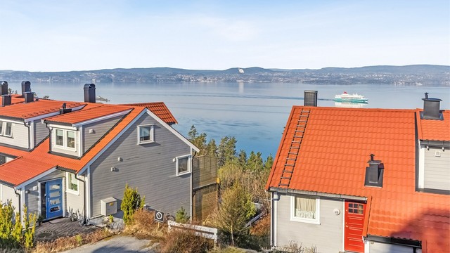 Fra loftstuen kan man bl.a se innseilingen i Oslofjorden og steilene.