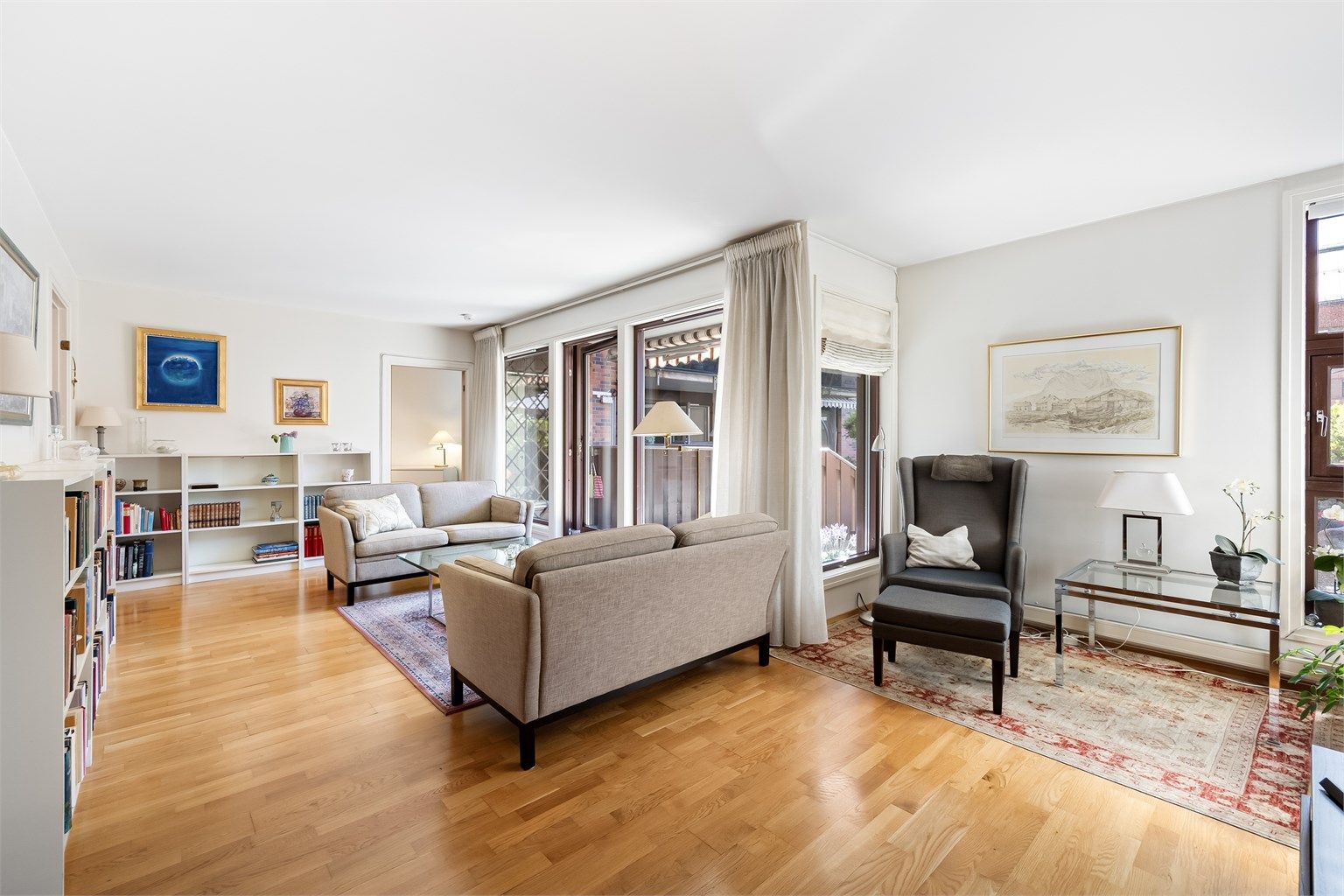 Romslig eierseksjon med garasjeplass og etterspurt beliggenhet.