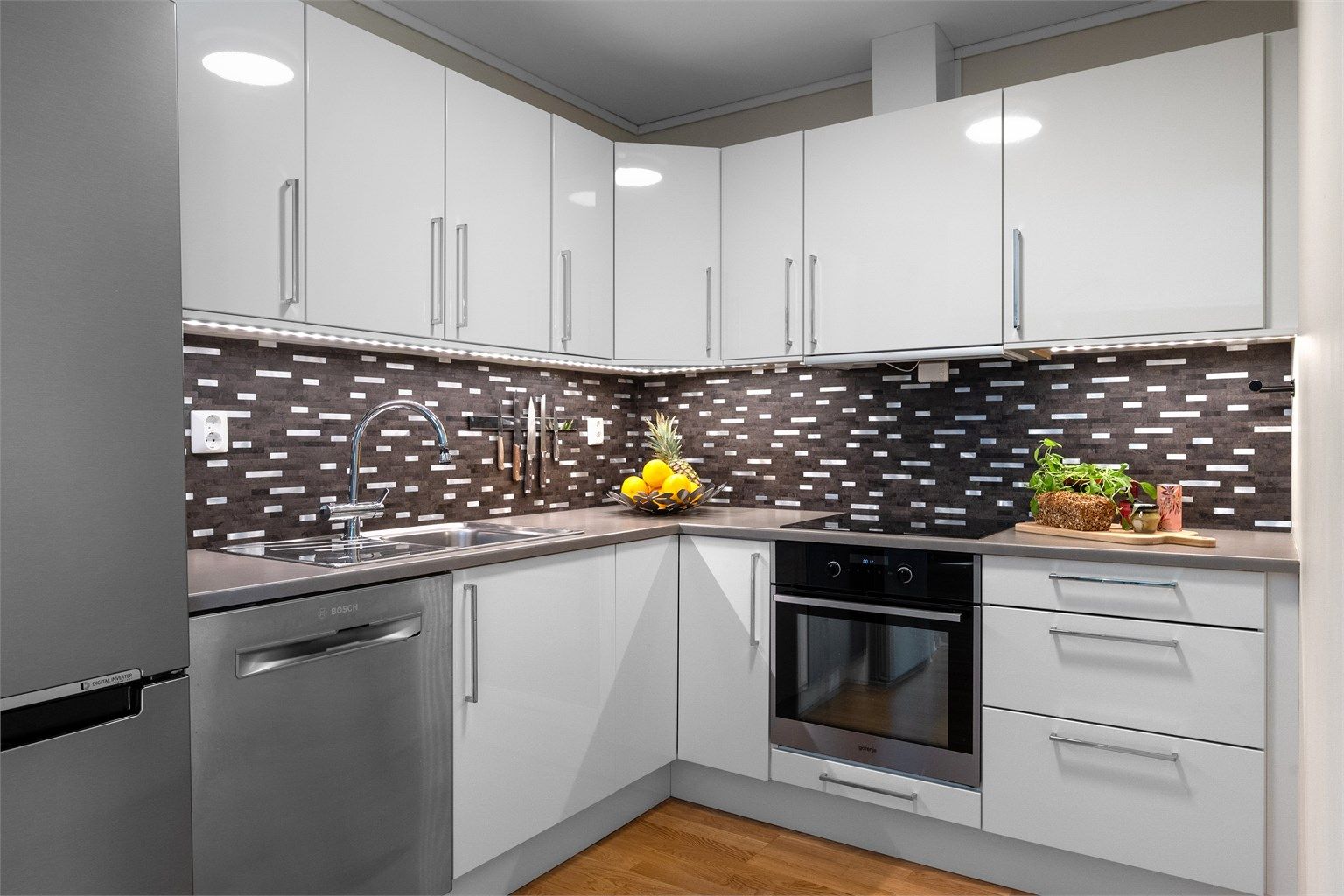 - God oppbevaringsplass i skuffer og skap -