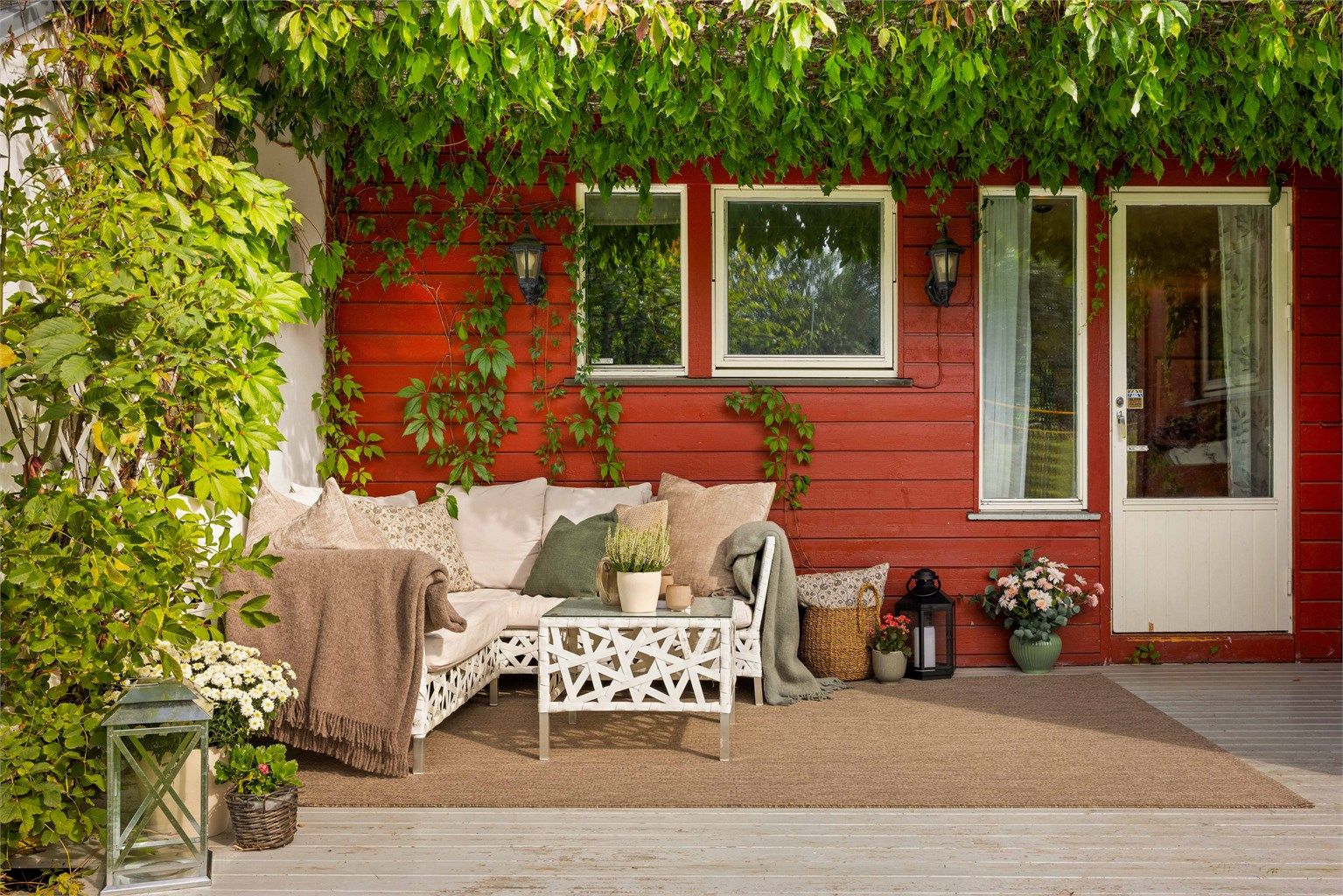 Espalier og klatreplanter gjør uteplassen ekstra frodig og lun