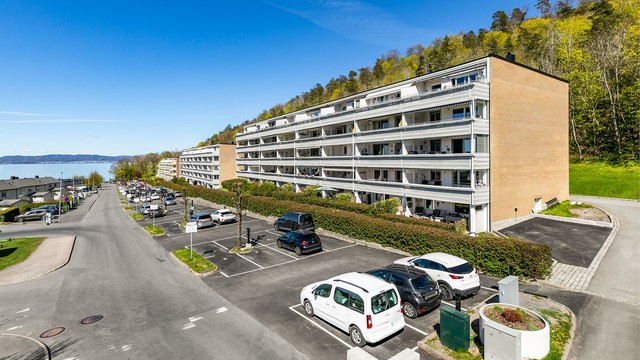 Borettslaget har biloppstillingsplasser som leies ut etter søknad og ventelister.