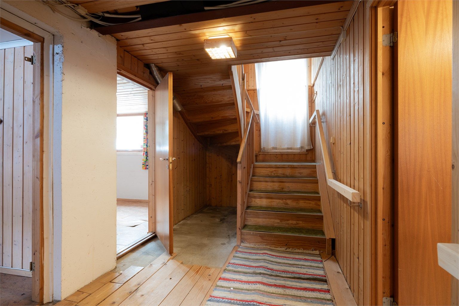 Trapp ned til kjelleren.