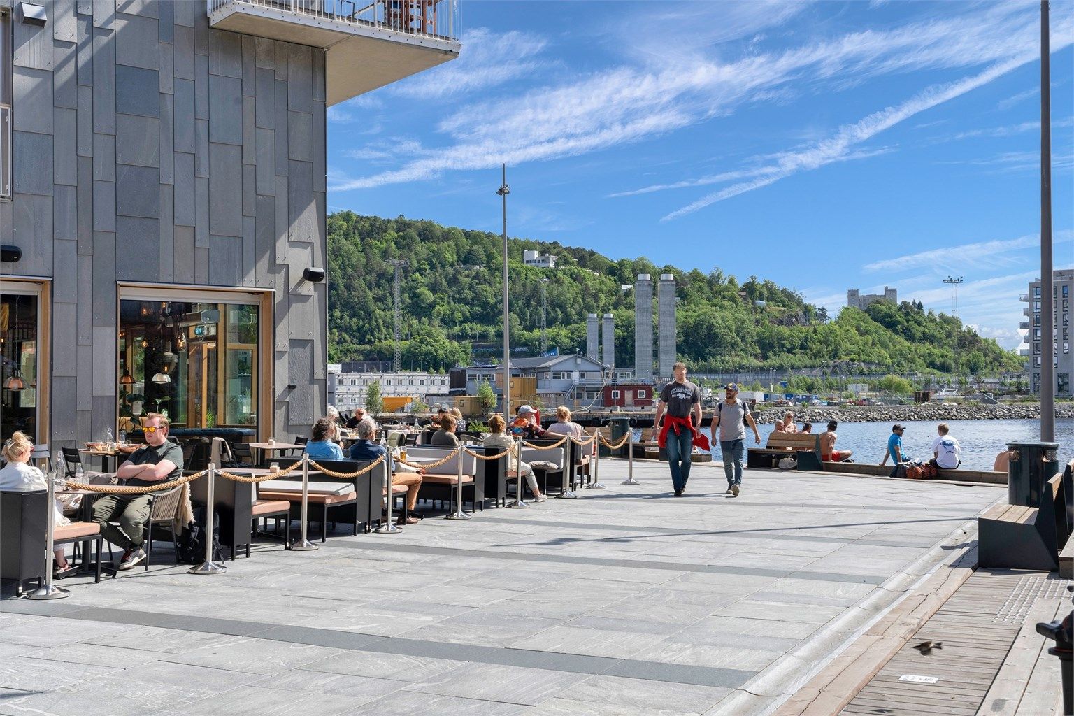 Bjørvika kan by på flere flotte badesteder med blant annet Sørenga sjøbad og en ny og flott badestrand ved siden av Operaen. 