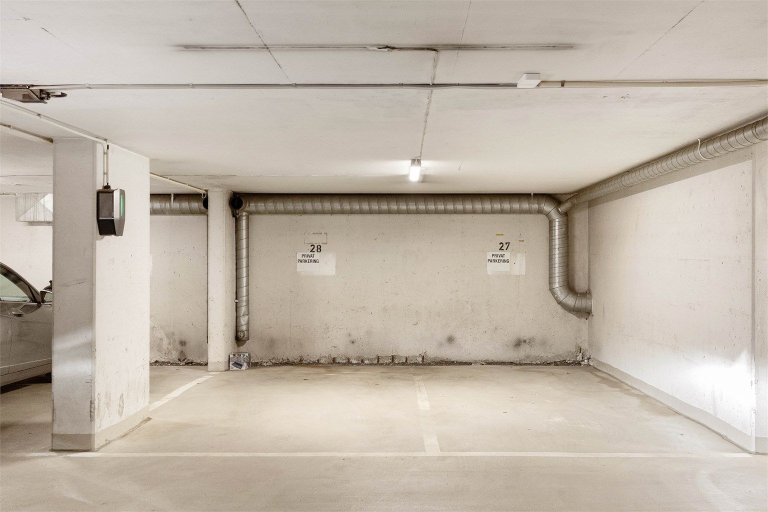 Bygget har felles parkeringskjeller, med mulighet for å leie egen garasjeplass.