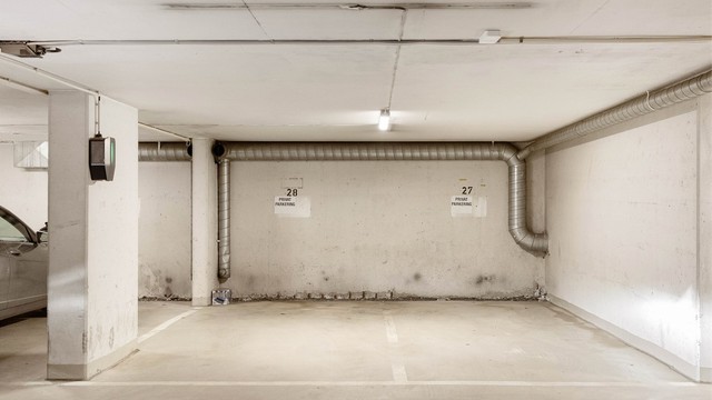 Bygget har felles parkeringskjeller, med mulighet for å leie egen garasjeplass.