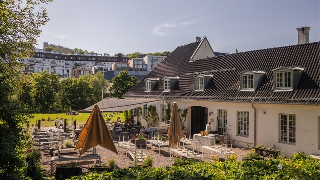 På Nedre Foss gård finner du sesongbasert mat på et lekkert spisested i en restaurert gårdsbygning fra 1800-tallet.