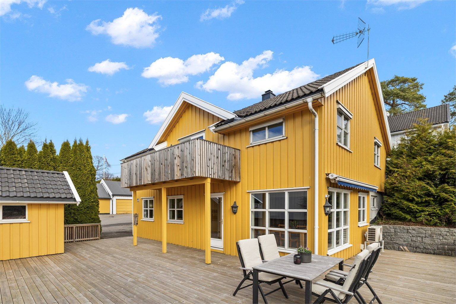 Velkommen til Ekebergveien 286B - Pen og innholdsrik enebolig | Solrikt | 2 stuer | Tilbaketrukket og trafikkskjermet | Garasje