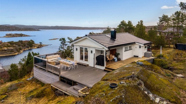 Høyt og fritt med gode solforhold og fantastisk utsikt.