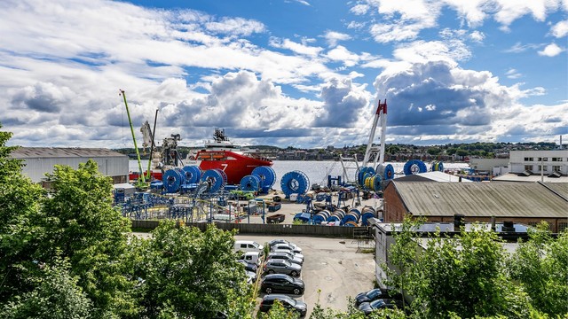 Utsikt rett ut fra altanen, til blant annet Mossesundet og by-siden.