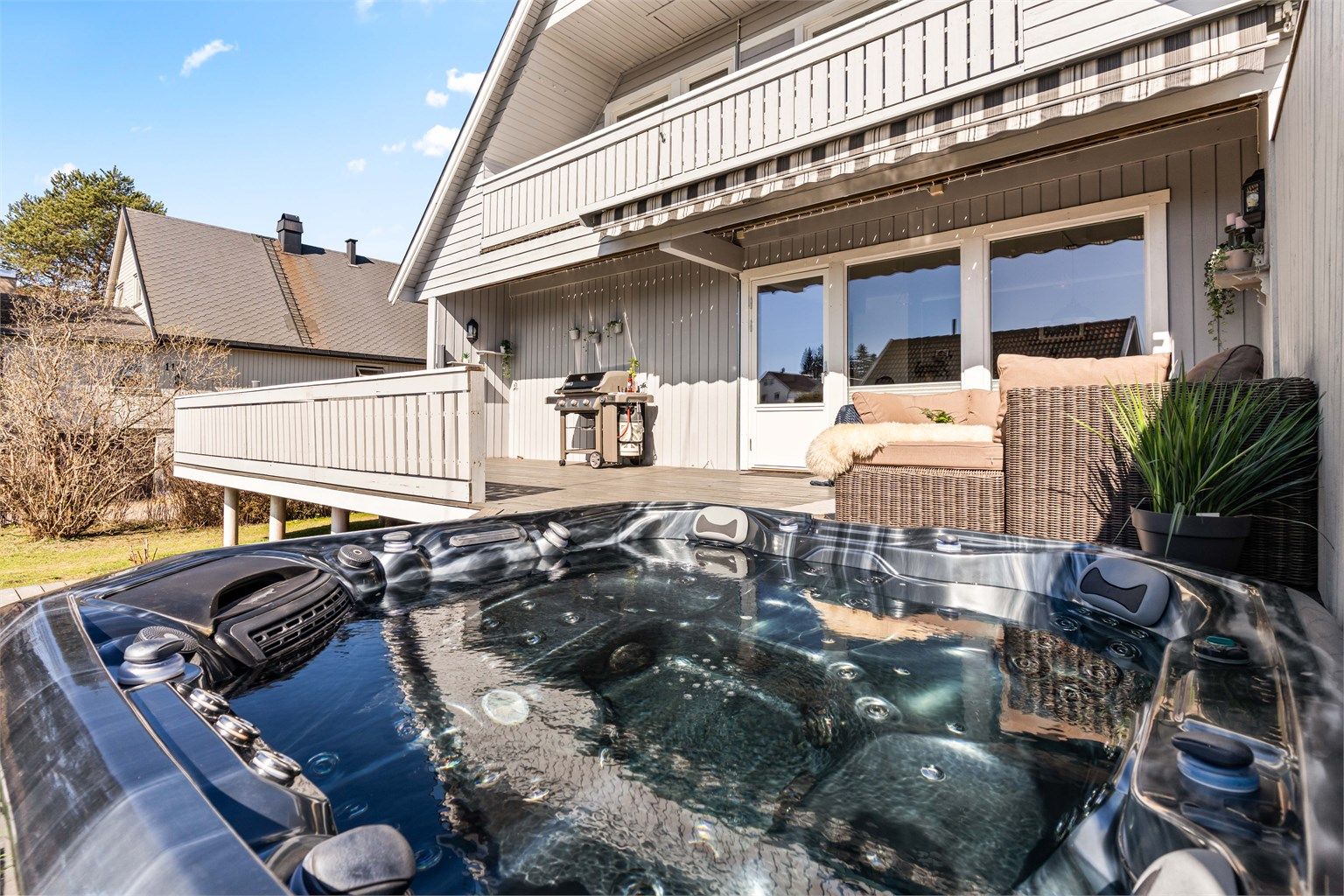 Jacuzzi kan medfølge handelen etter avtale med selger. 