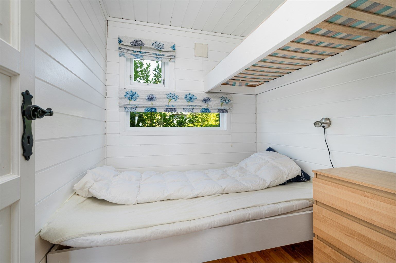 Soverom 3 er på 4,4 kvm. Rommet er opprinnelig byggemeldt som bod og dermed ikke godkjent for varig opphold. Kjøper overtar alt ansvar, eventuell kostnad og risiko forbundet med dette.