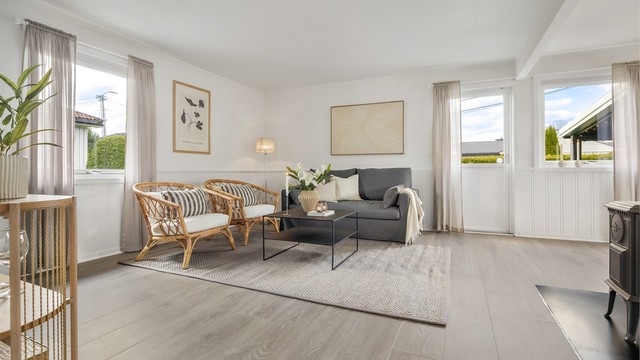 Fra stuen er det direkte utgang til en vestvendt terrasse på 35 m².