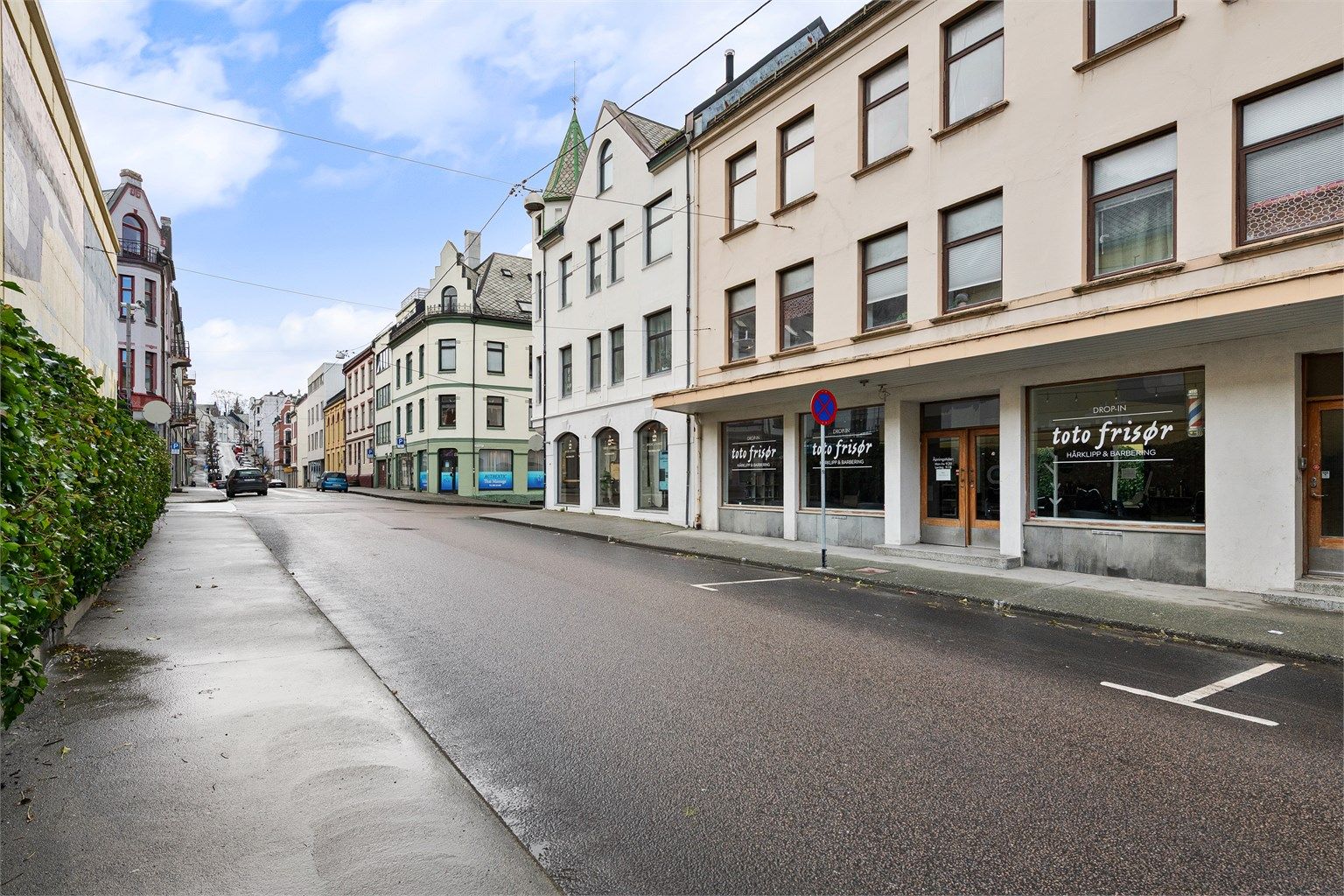 Her bor du midt i hjertet av Jugendbyen, med gangavstand til alt byen har å by på.