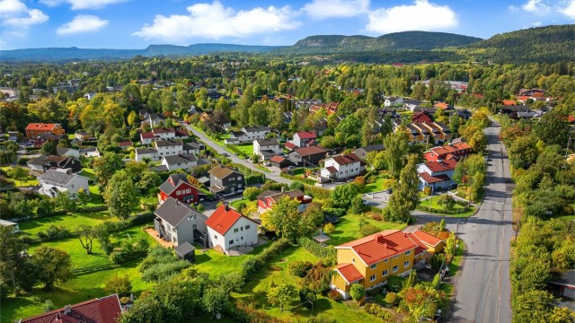 Kort vei til både turstiene i Bærumsmarka og Sauejordets rekreasjonsområder.