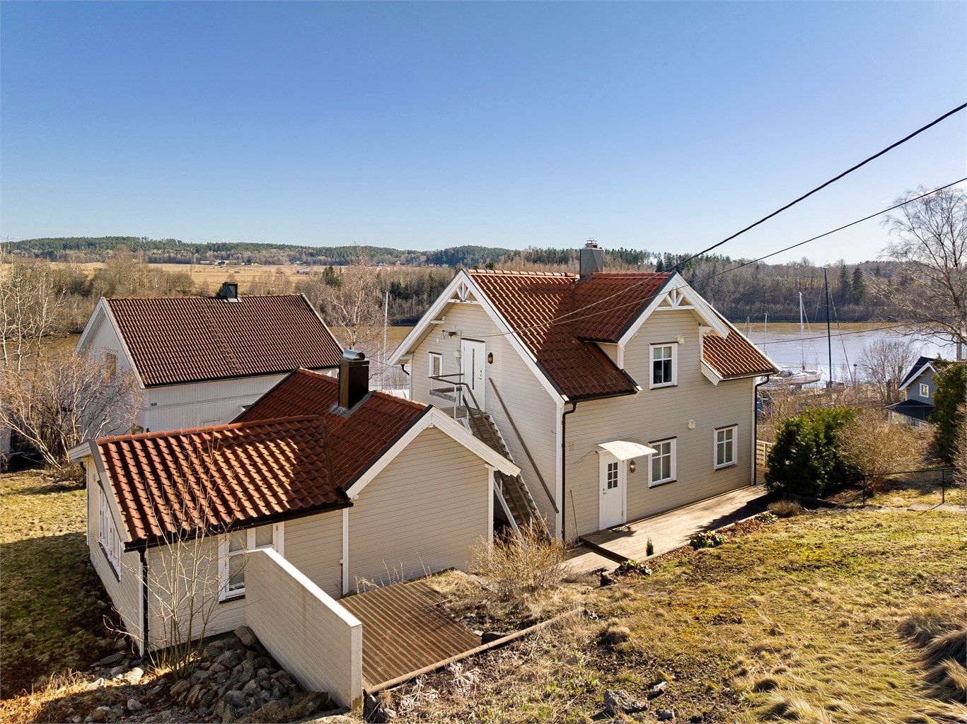 Boligen ble oppført i 1910, men er gjennom 2000-tallet ombygget og oppgradert innvendig som utvendig.