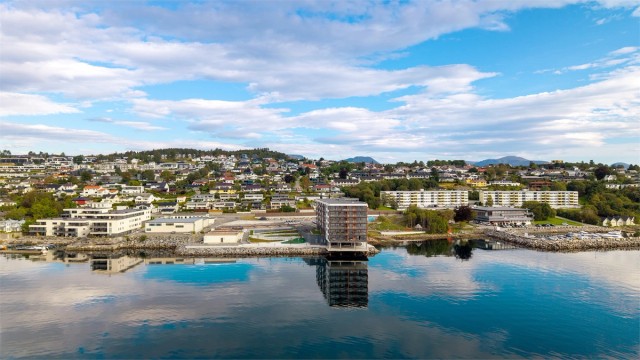 Dronebilde av sameiet sett fra sjøsiden