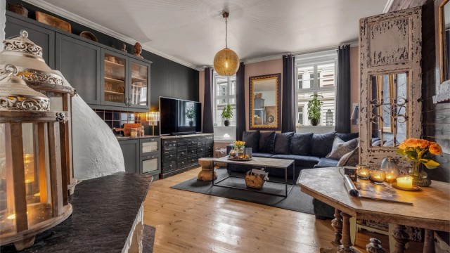 Bad og kjøkken oppusset ca. 2000/2003 og de flere overflater er nymalt i 2025.