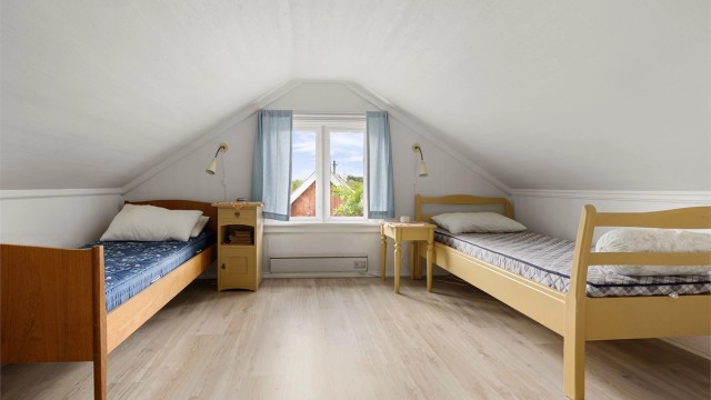 Loftsetasjen i annekset har lav takhøyde og er ikke medregnet i boligens bruksareal.