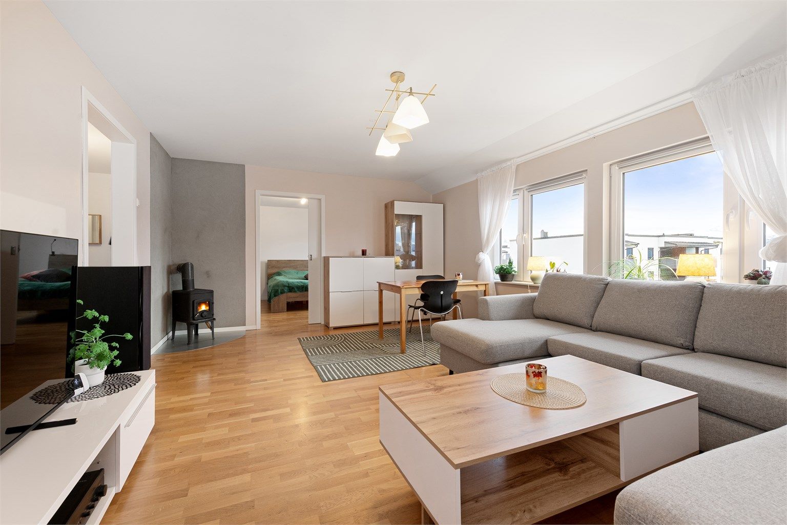 Velkommen til Borgundvegen 169 presentert av Krogsveen v/Eiendomsmegler/Partner Elisabeth Skjold