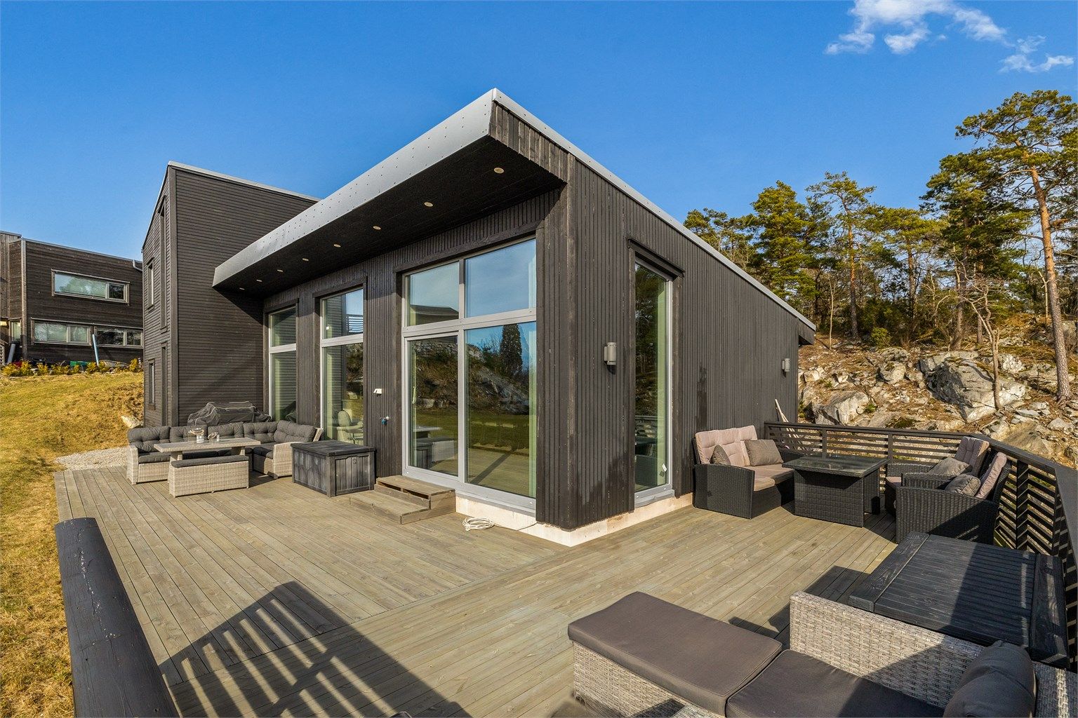 IKKENO´DILL-DALL: Sommerhuset er holdt i et rent og enkelt formspråk.