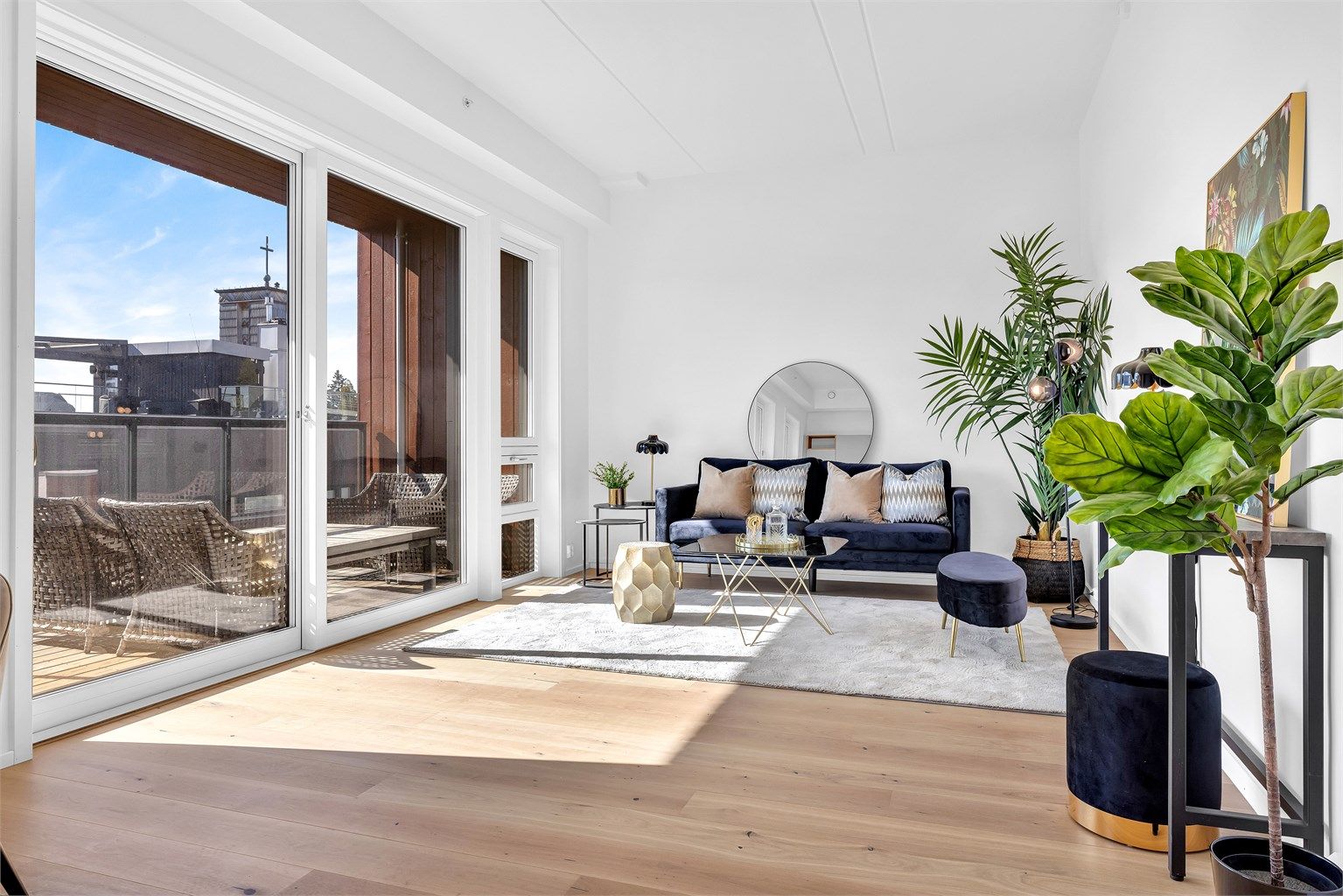 Fra stuen er det utgang til balkongen