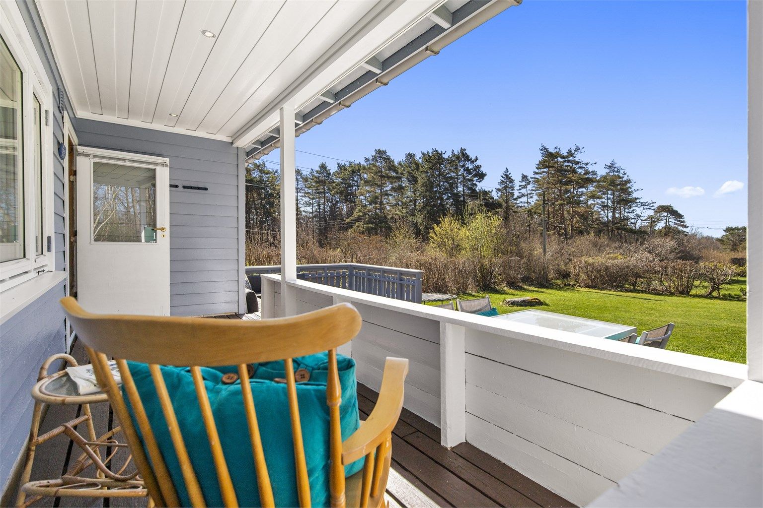 En lun krok på den overbygde terrassen. Ypperlig for litt skygge på varme dager.