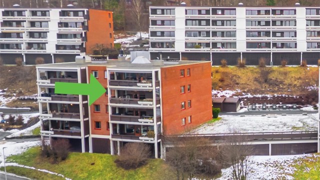 Innholdsrik og gjennomgående 3(4)-roms endeleilighet beliggende høyt og fritt i 3. etasje