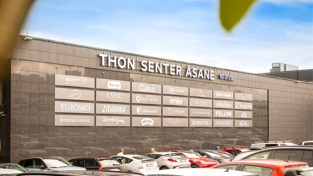 Kort avstand til Åsane Storsenter med et bredt utvalg av butikker og servicetilbud.