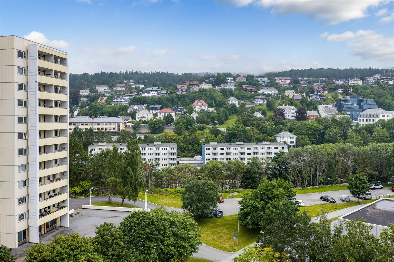 Utsikt over nærområdet fra leiligheten.