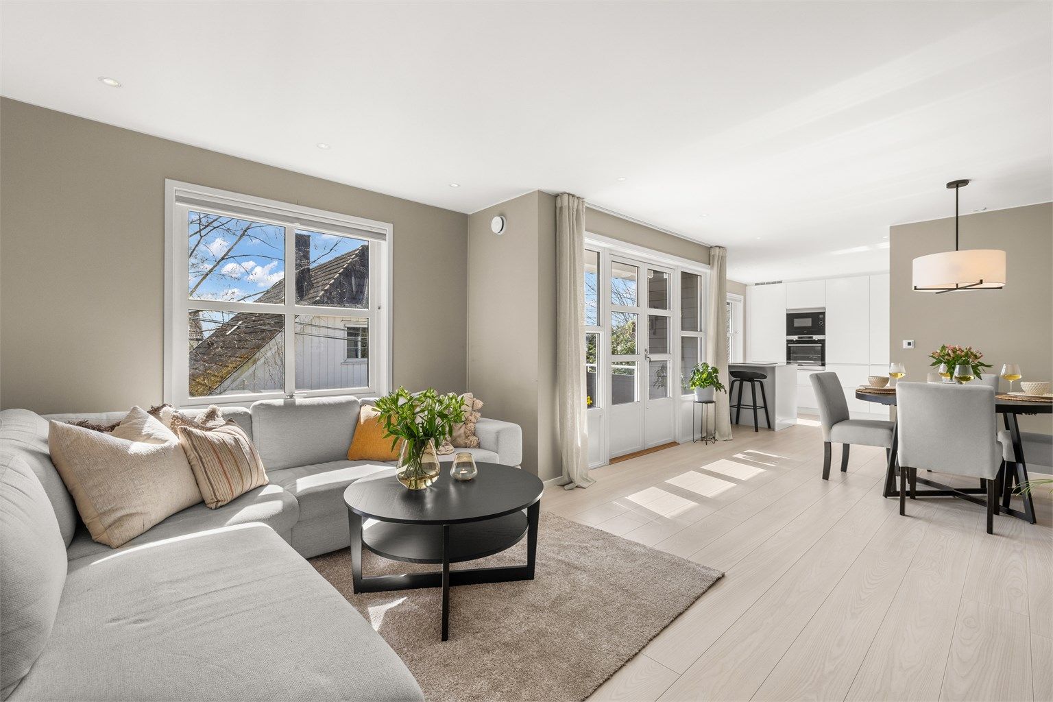 Velkommen til Mylskerudveien 41E - Nyoppusset og lekker leilighet i 4-mannsbolig | Balkong | Garasje med lader | Stort loft