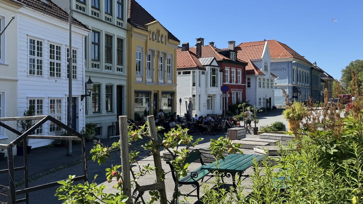 Området på Nordnes kjennetegnes av sjarmerende, brosteinsbelagte gater og klassisk trehusbebyggelse