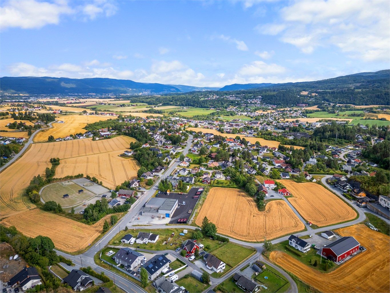  Vestfossen med egen flerbrukshall som har tilbud innen blant annet fotball, håndball, turn, tennis og allidrett