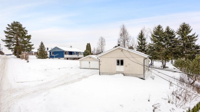 Nabolaget er rolig og familievennlig, med eneboliger som den dominerende boligtypen.