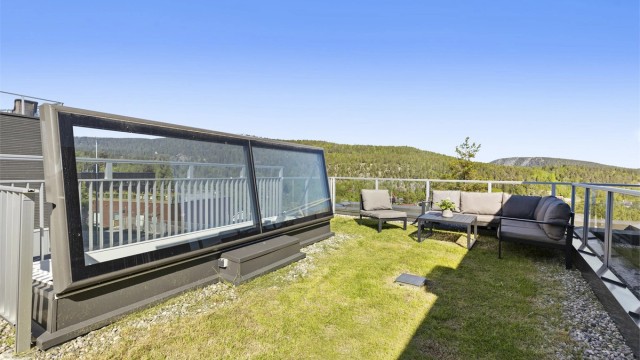 Flott og solrik takterrasse på ca 40 kvm.