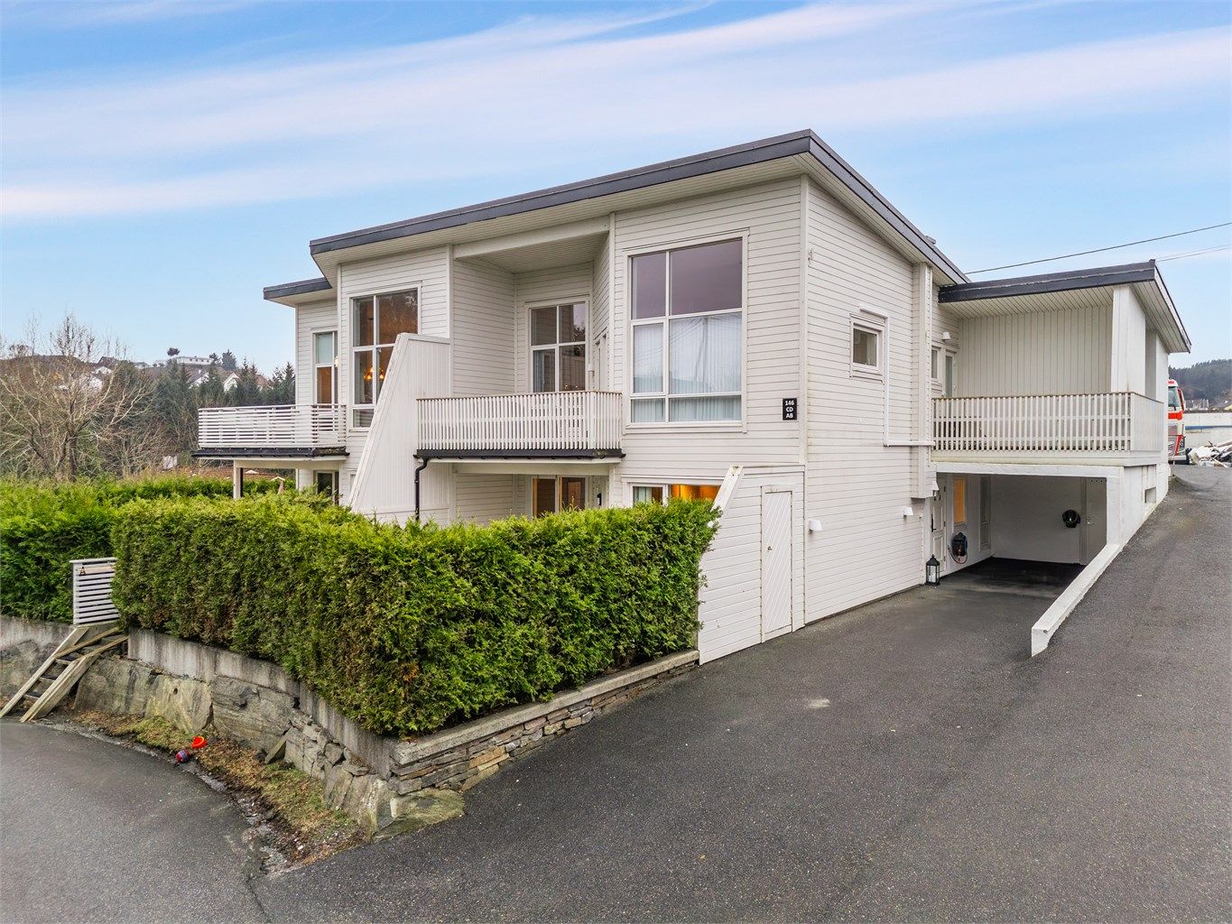 Parkering i og foran carport for 2-3 biler