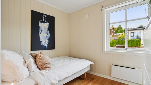 Soverom nummer to gir fleksible bruksmuligheter og kan også benyttes som kontor, gjesterom eller hobbyrom etter behov.