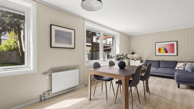 Leiligheten byr på åpen kjøkken/ stue og spisestue løsning som gir en sosial og god romfølelse