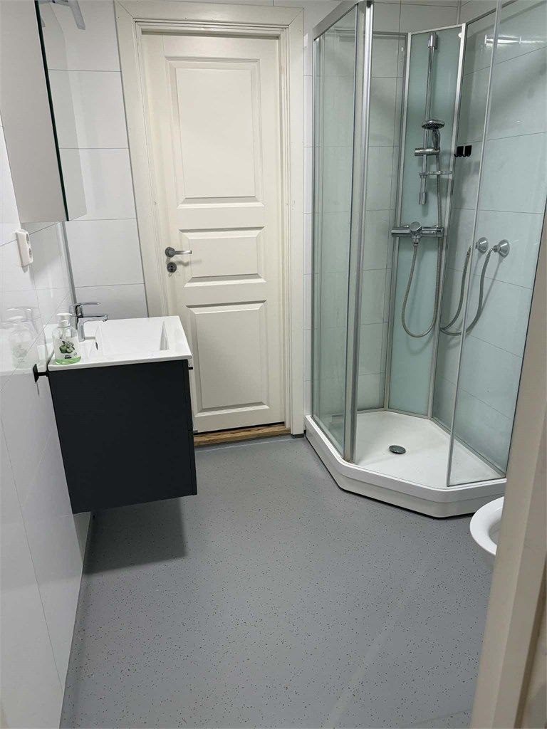 Vaskerom omgjort til bad i underetasjen