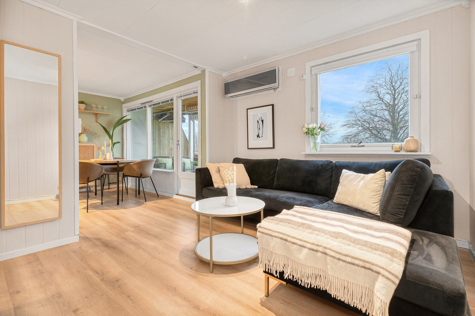 Velkommen til Ole Bulls gate 2 - en innholdsrik selveier leilighet med sentral beliggenhet på Lund. 