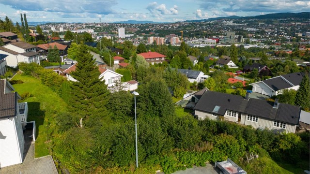Det er kort vei til moderne treningsstudio – 3T-Byåsen, og ikke minst Granåsen skisenter med hoppbakke og herlige skiløyper. Granåsen er også en av byens største konsertarenaer hvor verdenskjente artister opptrer.