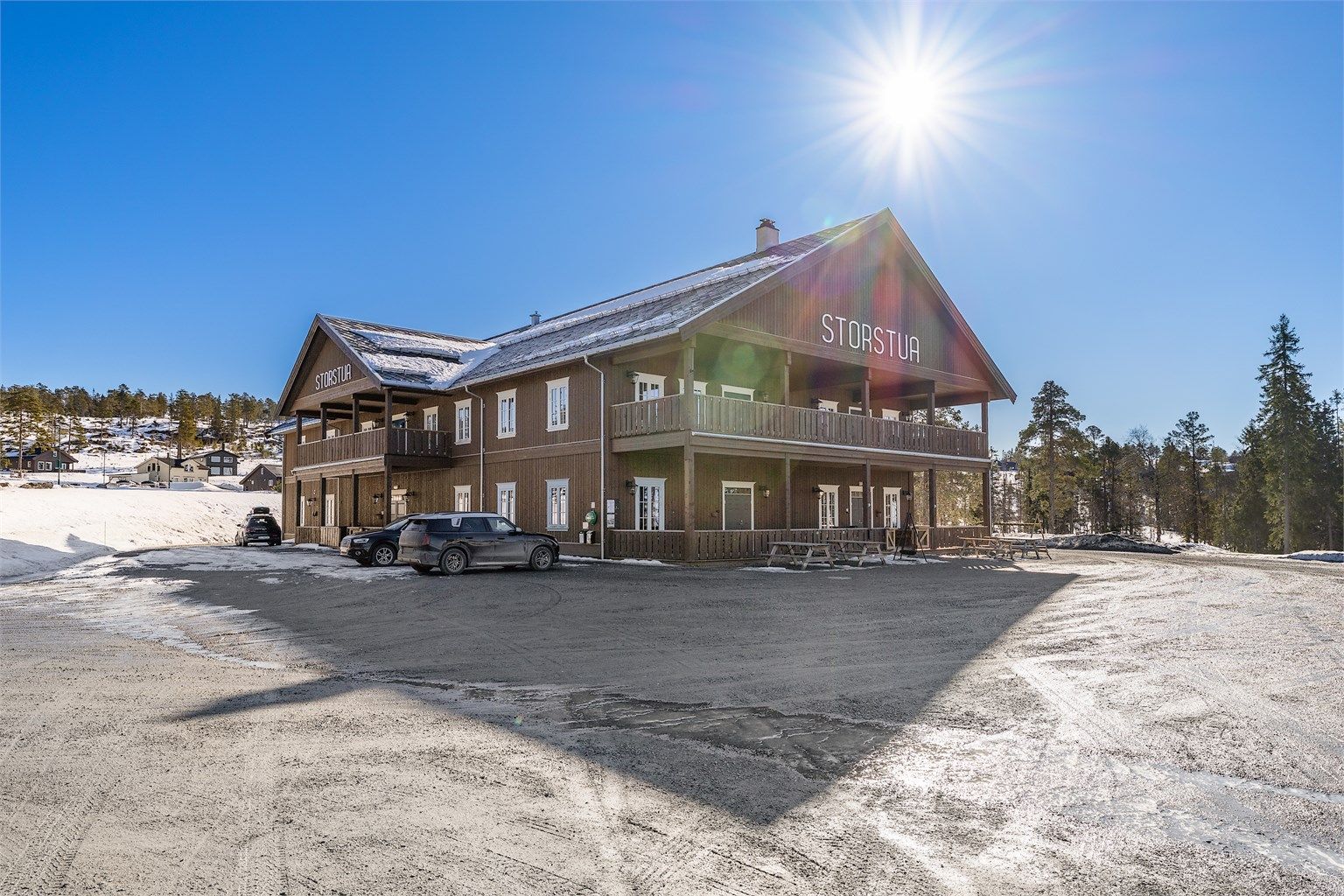 Storstua er åpen i ferier og helger og innbyr til et sosialt møtested for hytteeiere og folk fra bygda som bruker Lygnaområdet.