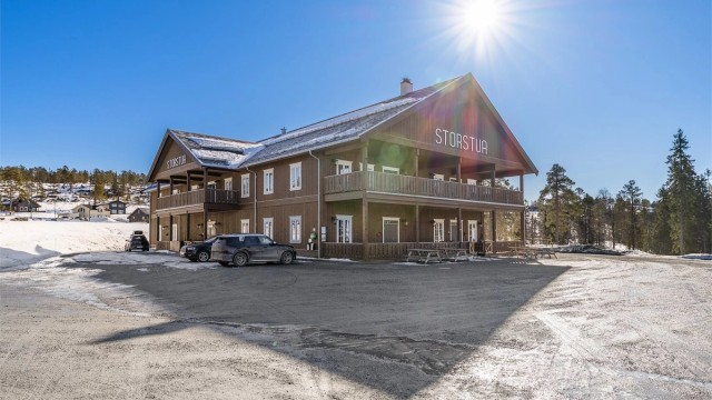 Storstua er åpen i ferier og helger og innbyr til et sosialt møtested for hytteeiere og folk fra bygda som bruker Lygnaområdet.