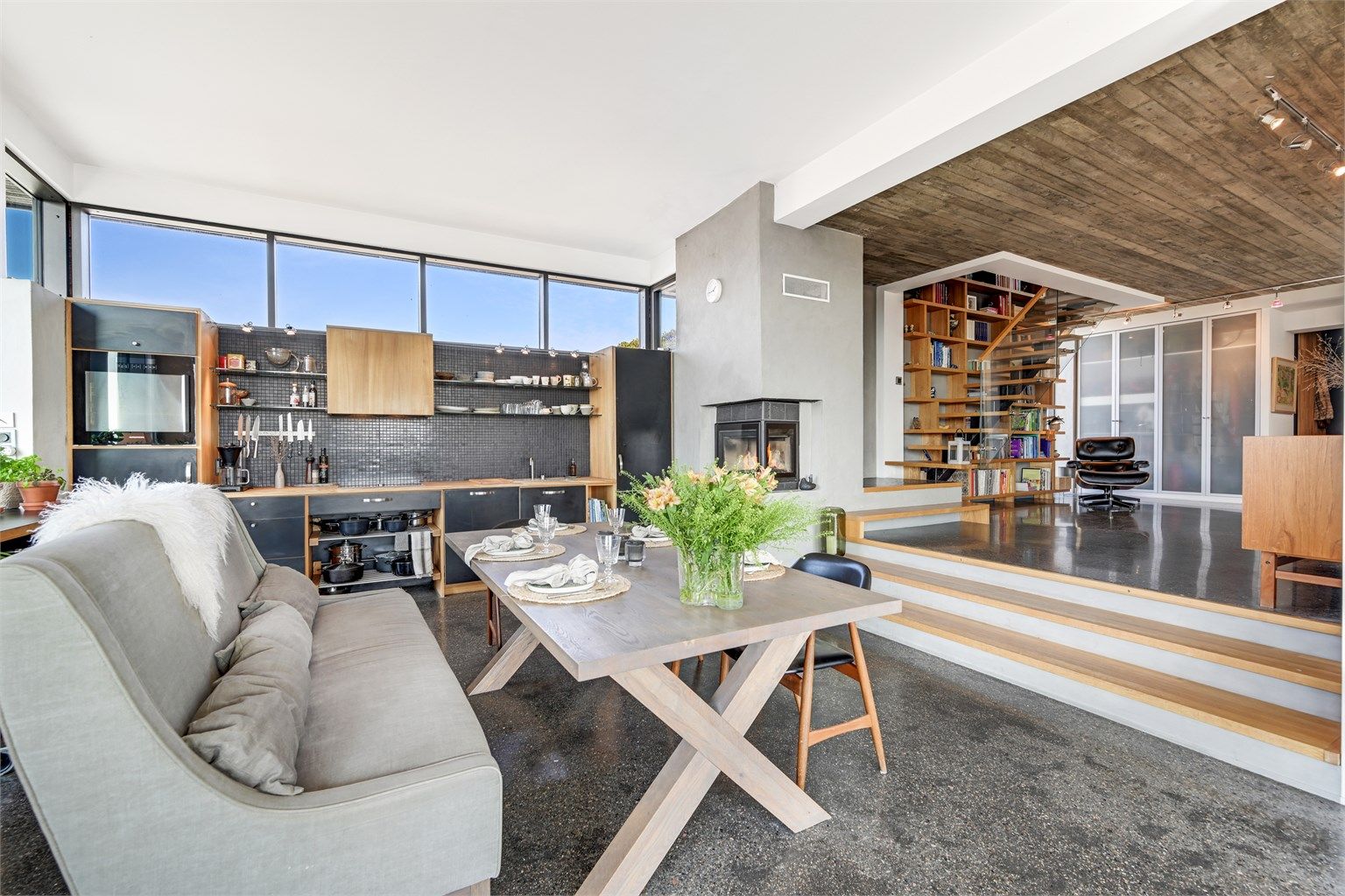 Stuen og kjøkkenet ligger i åpen løsning og gir en fantastisk romfølelse