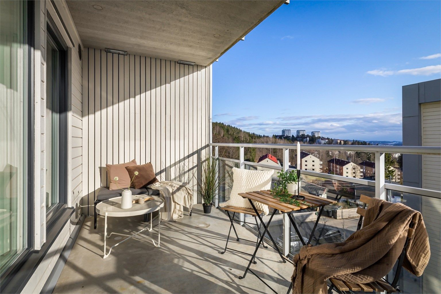 En moderne og arealeffektiv 2-roms selveier med heis og solrik balkong