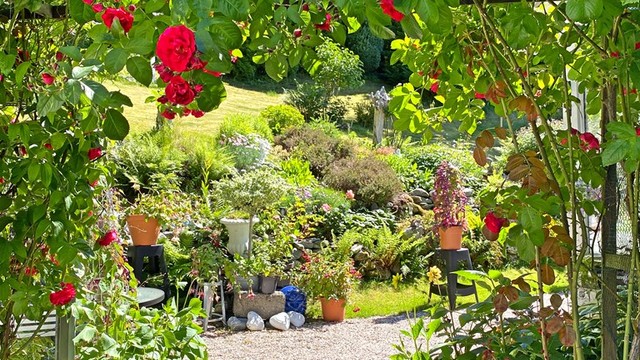 Flott beliggende i vakre Ålvik mot enden av en blindvei