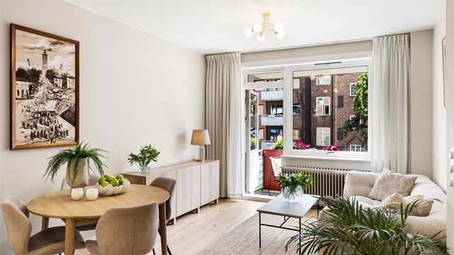 Leiligheten ligger i 3.etasje med heisadkomst og vender ut mot bakgård