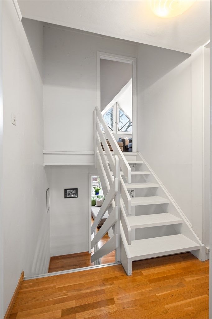 Videre opp trappen kommer du til 3. etasje, med boligens loftstue. 