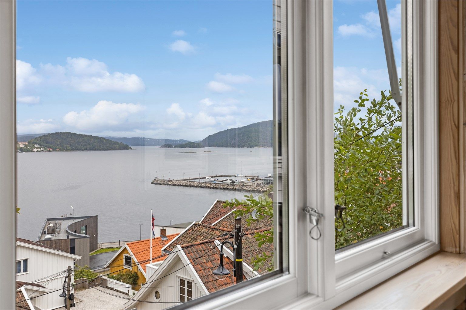 Boligen har flott sjøutsikt