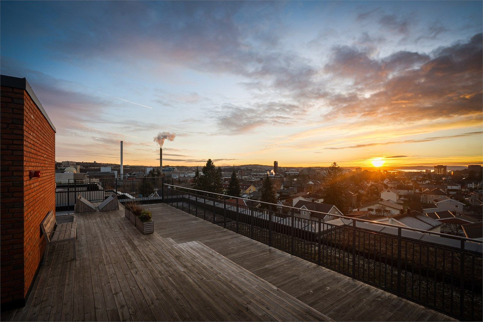 Kveldsstemning på takterrassene.
