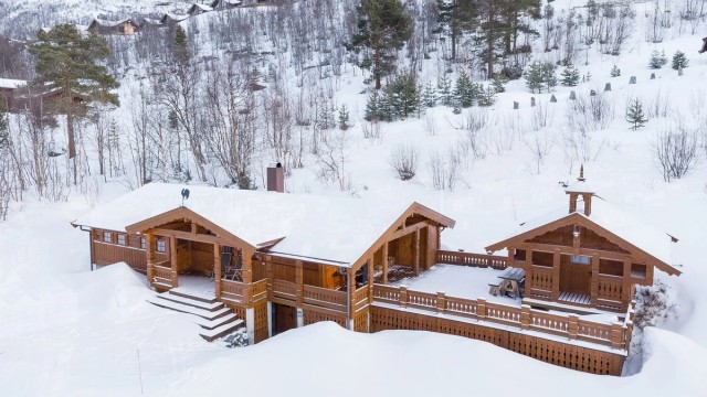Krogsveen Sunnmøre v/Eiendomsmegler Harald Osdal har gleden av å presentere en velholdt fritidsbolig med annek beliggende på Kongelberget på Bjorli